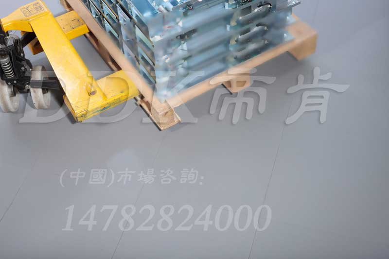 5mm-10mm耐碾壓防磨地膠板定制 銀行金庫(kù)地板膠灰色款 環(huán)保阻燃靜音防震抗砸，抗砸地膠,抗震地墊,抗壓地墊,抗壓地板,承重地膠墊,承重地磚,庫(kù)房地磚,庫(kù)房地膠墊,庫(kù)房地板,耐重壓地墊,耐重壓地板,重型地板,重型防滑耐油墊,耐磨抗壓防滑膠墊,耐壓地板,耐壓地磚,耐壓地膠,通道地毯,通道防滑墊,車間防砸地板,耐磨地墊,耐磨地膠,耐磨膠墊,耐磨材料,耐磨膠板,防砸膠墊,防火地墊,防火地毯,阻燃地墊,阻燃地板,阻燃防滑墊,阻燃地毯,橡膠地板,安全橡膠地墊,pvc橡膠地板,pvc地膠,pvc地板膠,pvc塑膠地板,地面保護(hù)墊,地面保護(hù)地毯,地膠,地板膠,塑料地磚,塑料地板,靜音地墊,靜音地毯