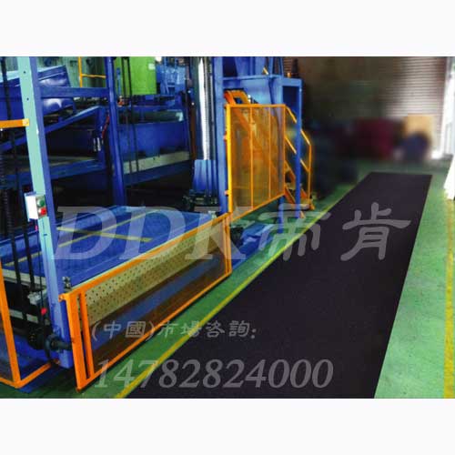 超強(qiáng)防滑耐油墊地毯黑色 0.9*18米高油污維修車(chē)間地面防油防滑膠皮S2800-DDK